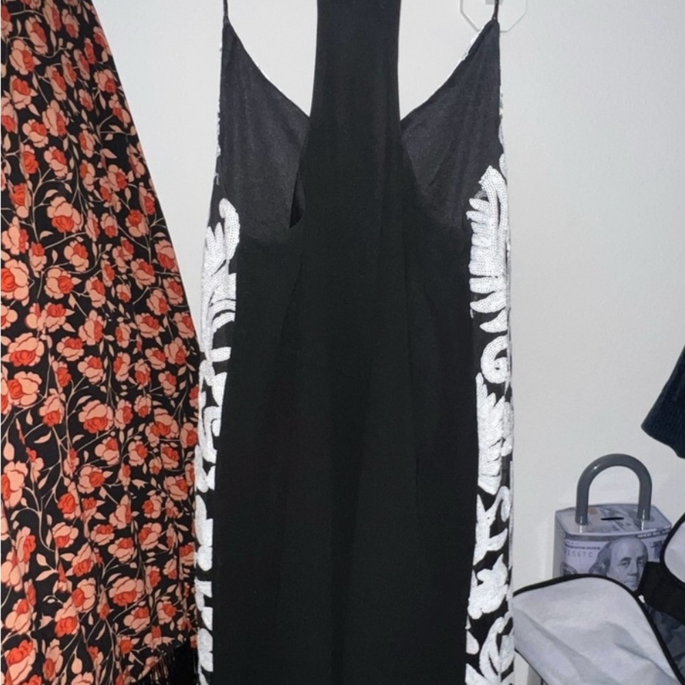 Forever 21 Black and White Sequin Top - Picture 3 of 3